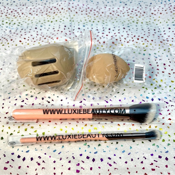 2 Luxie Rose Gold Makeup Brushes and Blender Sponge - Picture 2 of 3